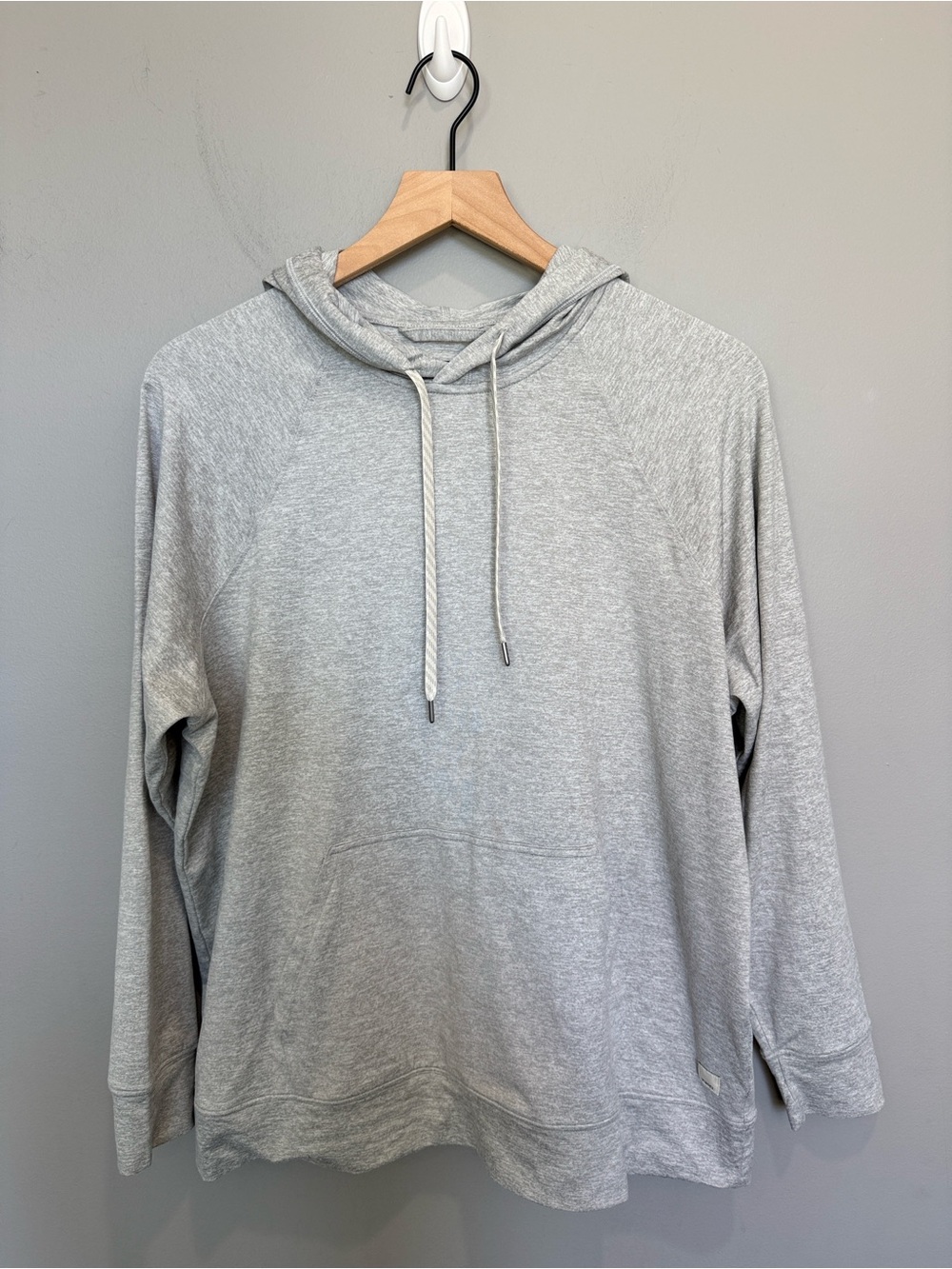Vuori Halo Essential Hoodie Heather Gray Women’s Estimated XL